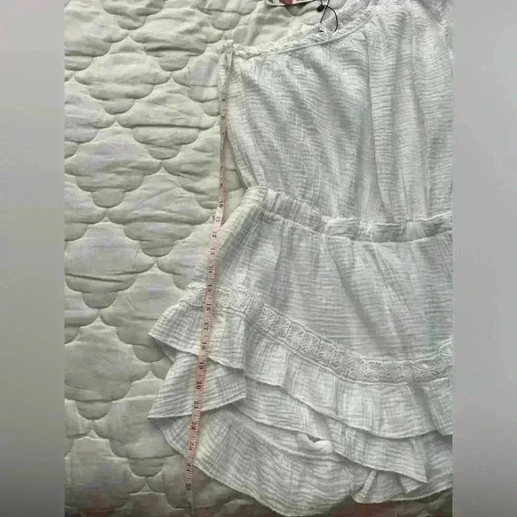 Elegant White Off-Shoulder Dress - Picture 13 of 15